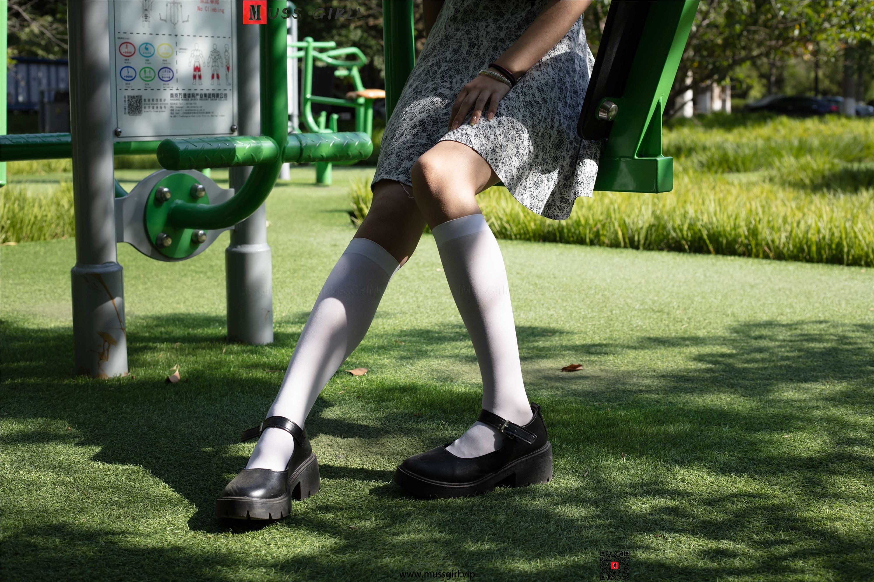 MussGirl慕丝女郎  NO.209 公园碎花裙过膝白丝